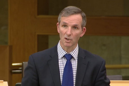 Liam McArthur speaking in the chamber on dentistry